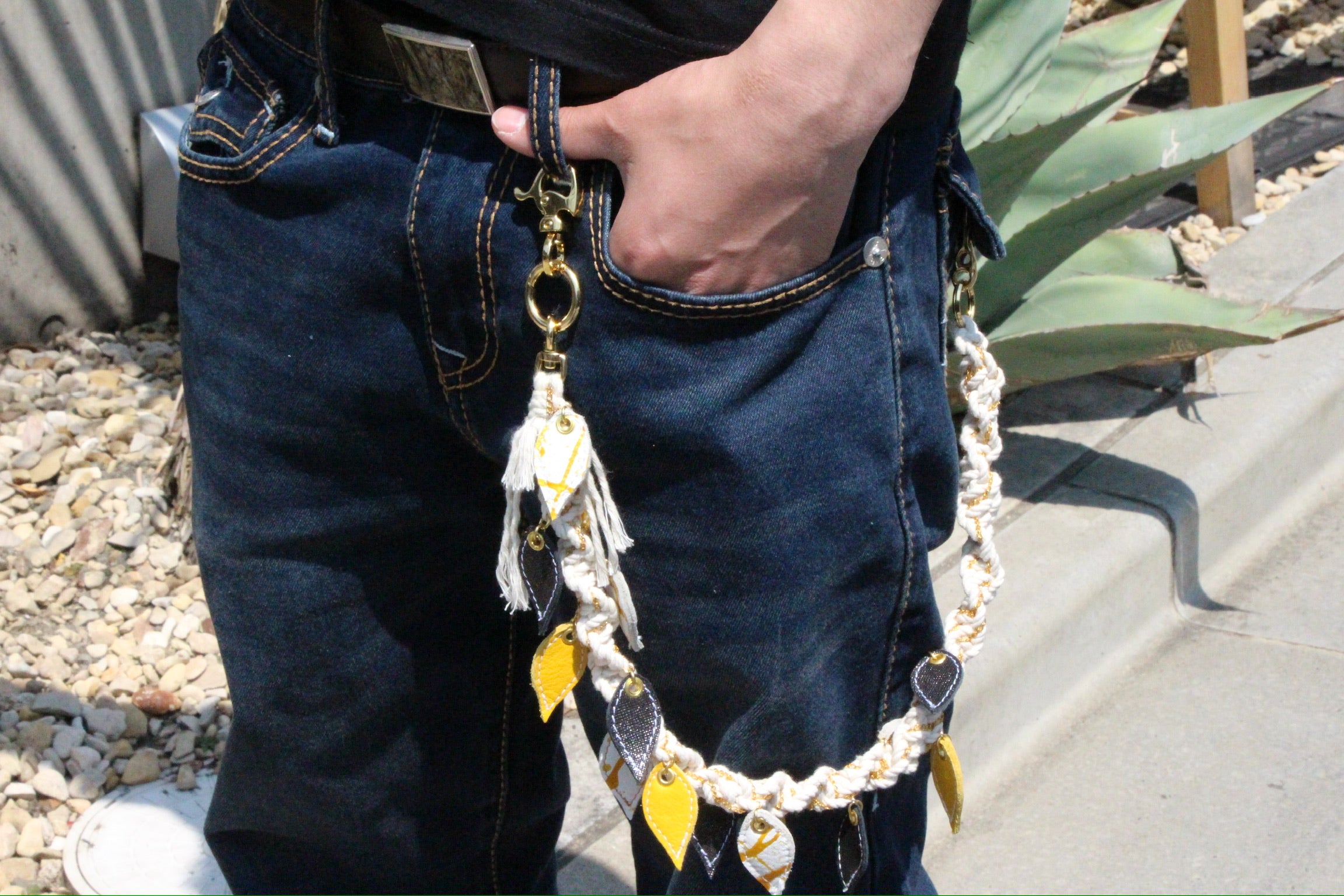 Blumes leather chain