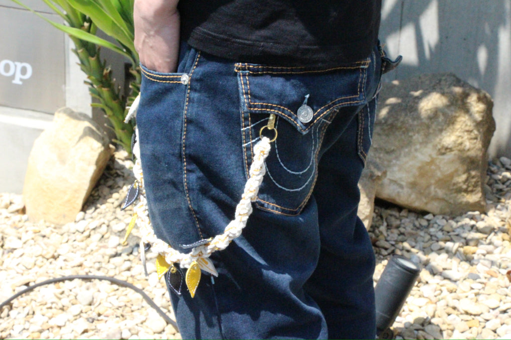 Blumes leather chain