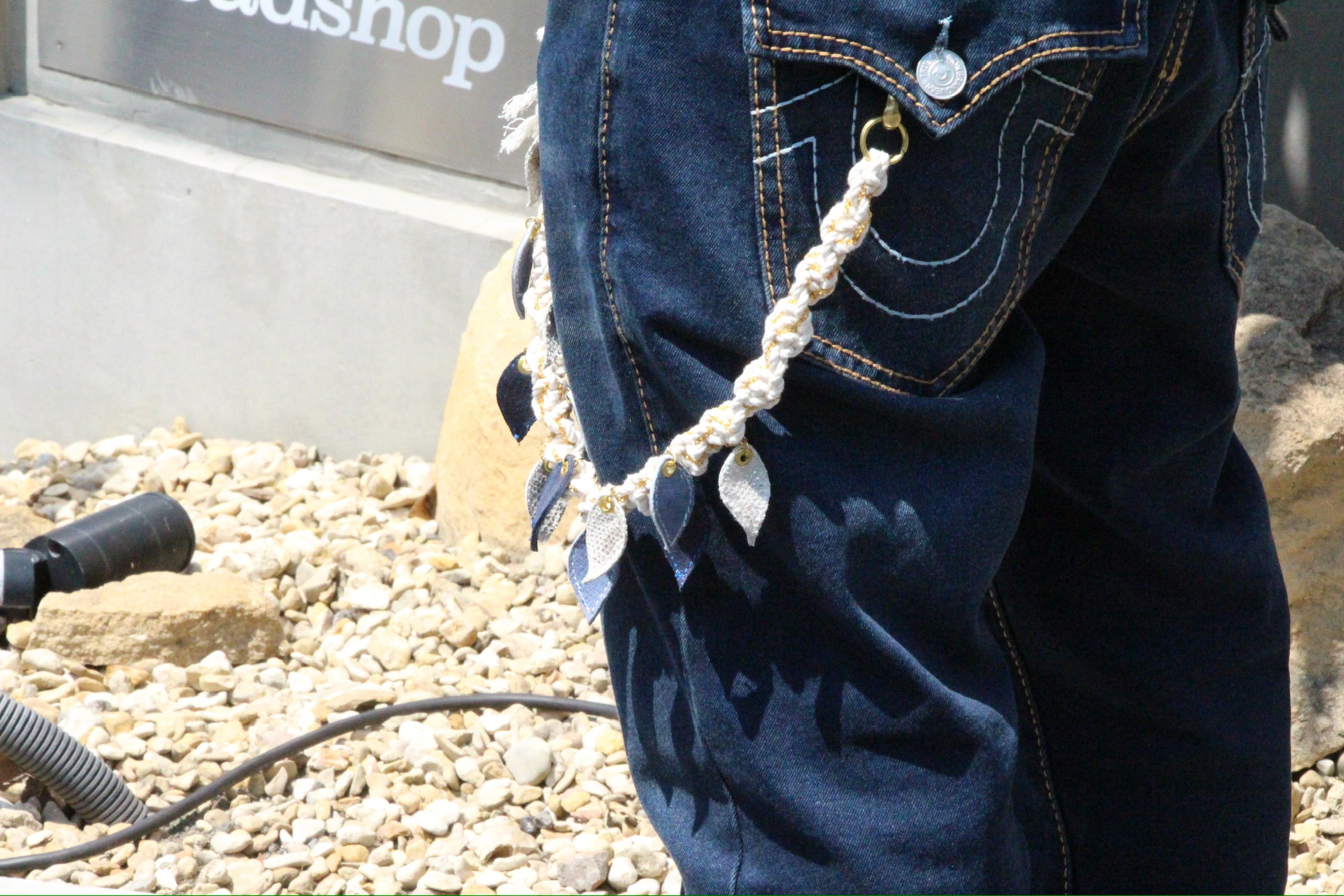 Blumes leather chain