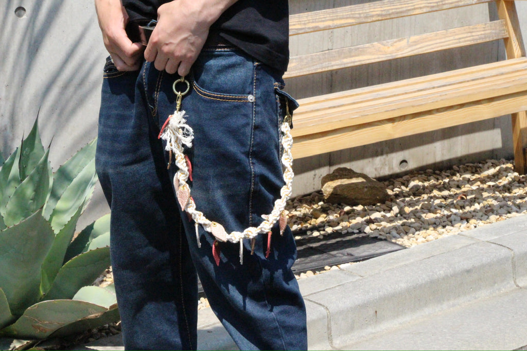 Blumes leather chain