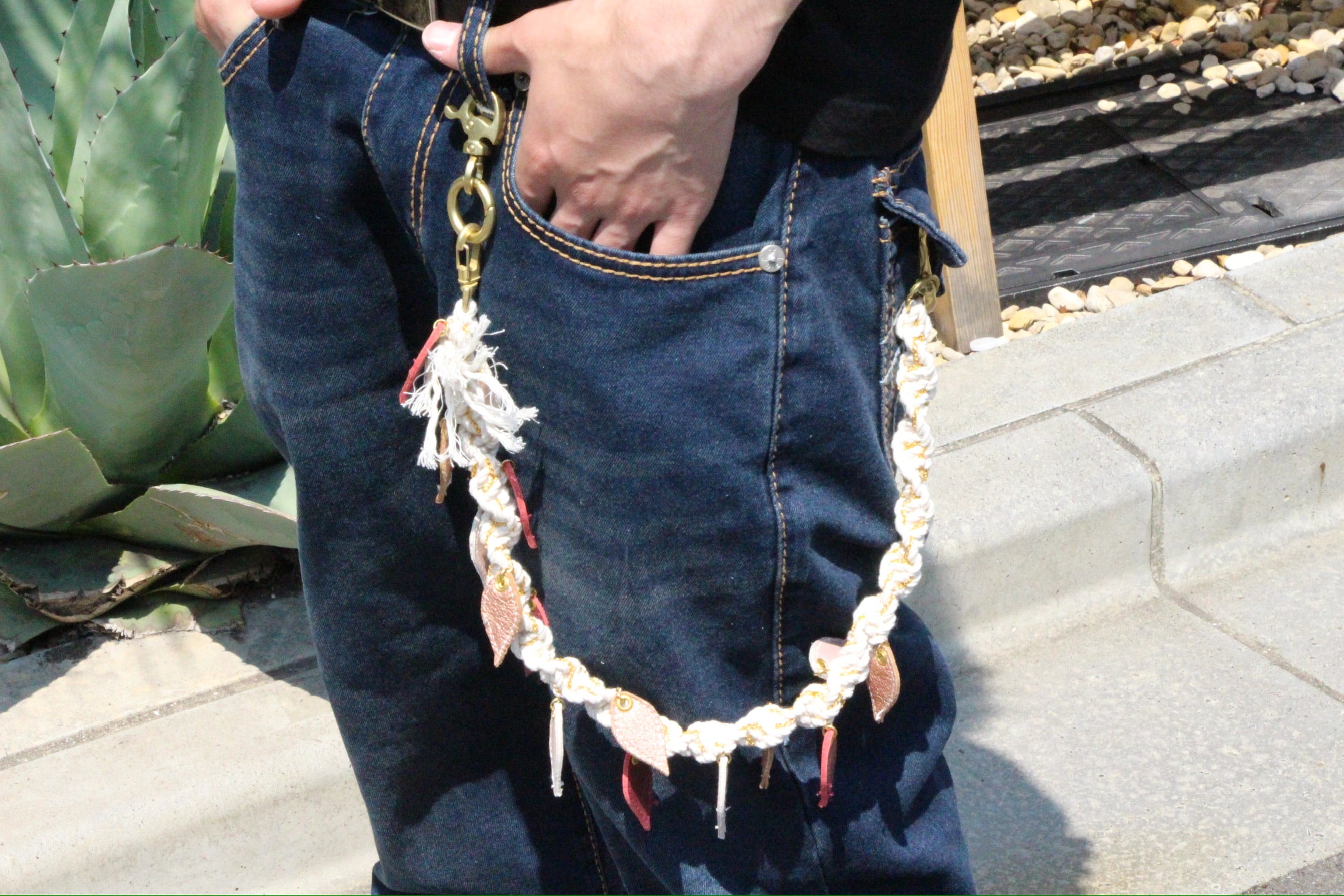 Blumes leather chain