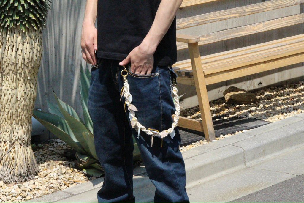 Blumes leather chain